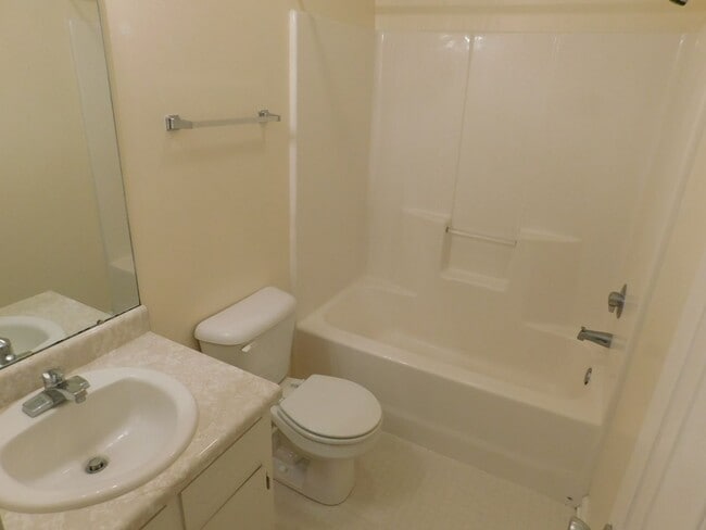 Building Photo - Duplex in Havelock