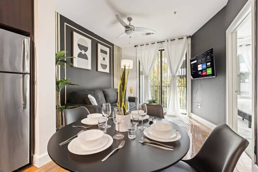 Building Photo - 5275 Town and Country Blvd