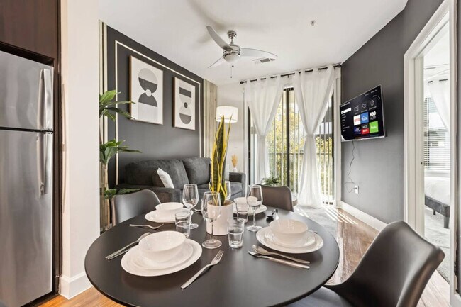 Building Photo - 5275 Town and Country Blvd