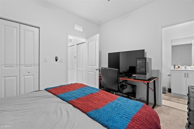 Building Photo - 3 br, 3 bath House - 14807 SW 183rd Ter