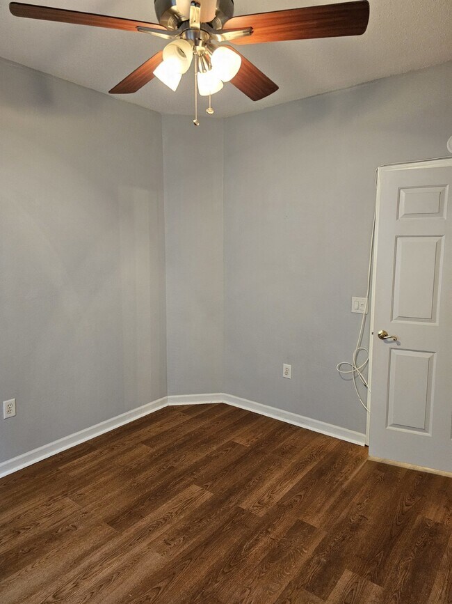 Building Photo - The Links Apartment Available
