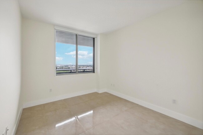 Building Photo - 16385 Biscayne Blvd