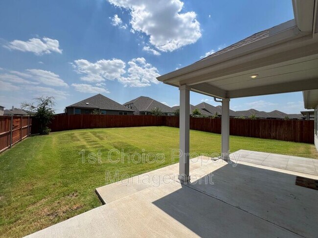 Building Photo - 2101 Sun Star Dr