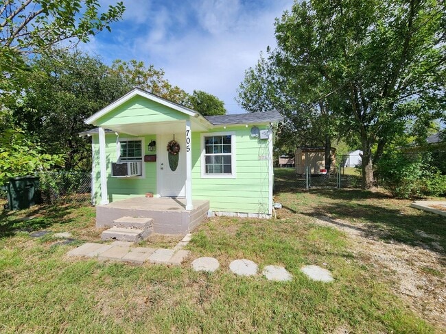 Building Photo - Updated 1-Bedroom Home with Spacious Yard ...