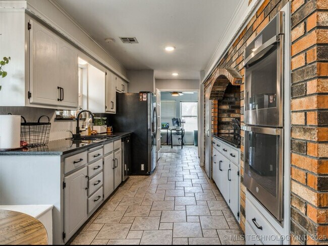 Building Photo - 7501 E 81st Pl