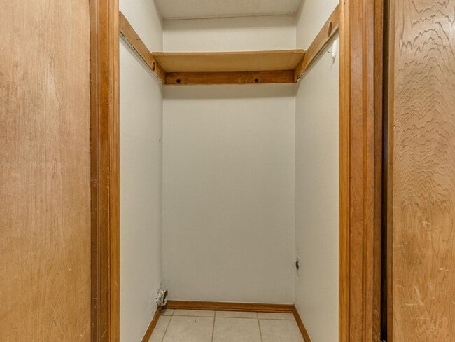 Building Photo - Adorable duplex in Norman