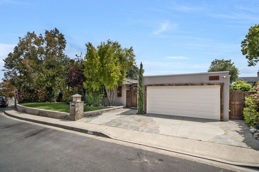 Building Photo - 3138 Bonn Dr