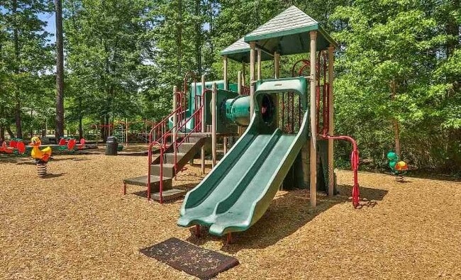 Building Photo - 164 Greenview Dr