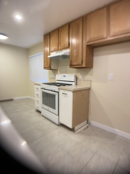 Building Photo - 9019 Cedros Ave