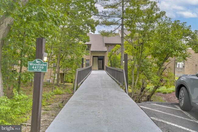 Building Photo - 44759 Woodlake Ct