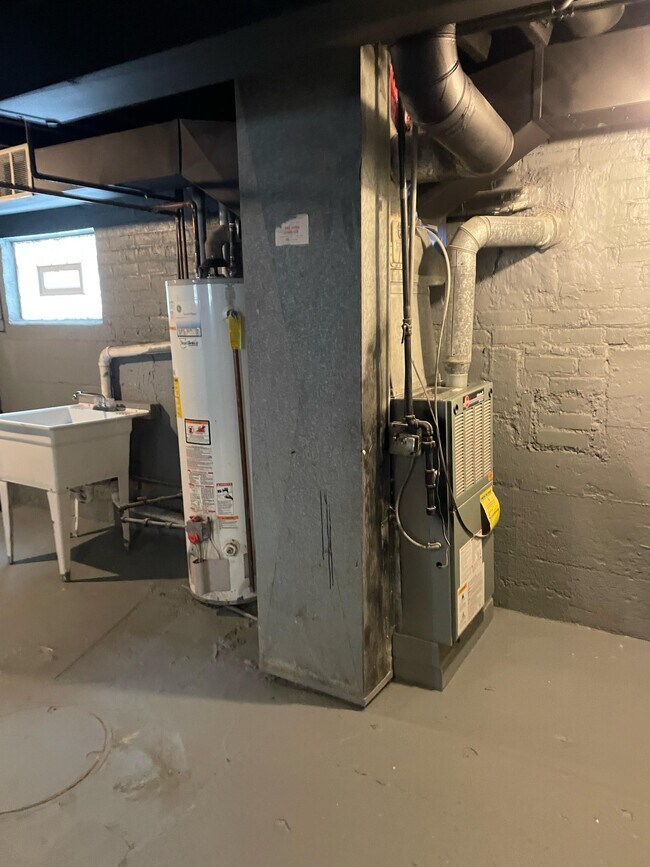 Building Photo - 9129 S Chappel Ave