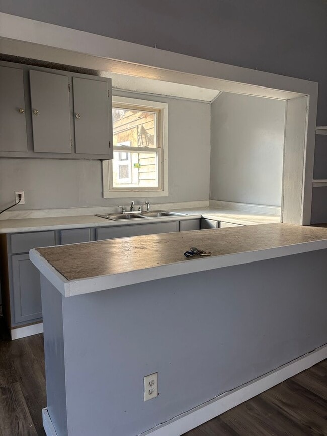 Building Photo - 2 Bedroom 1 Bath (Duplex)