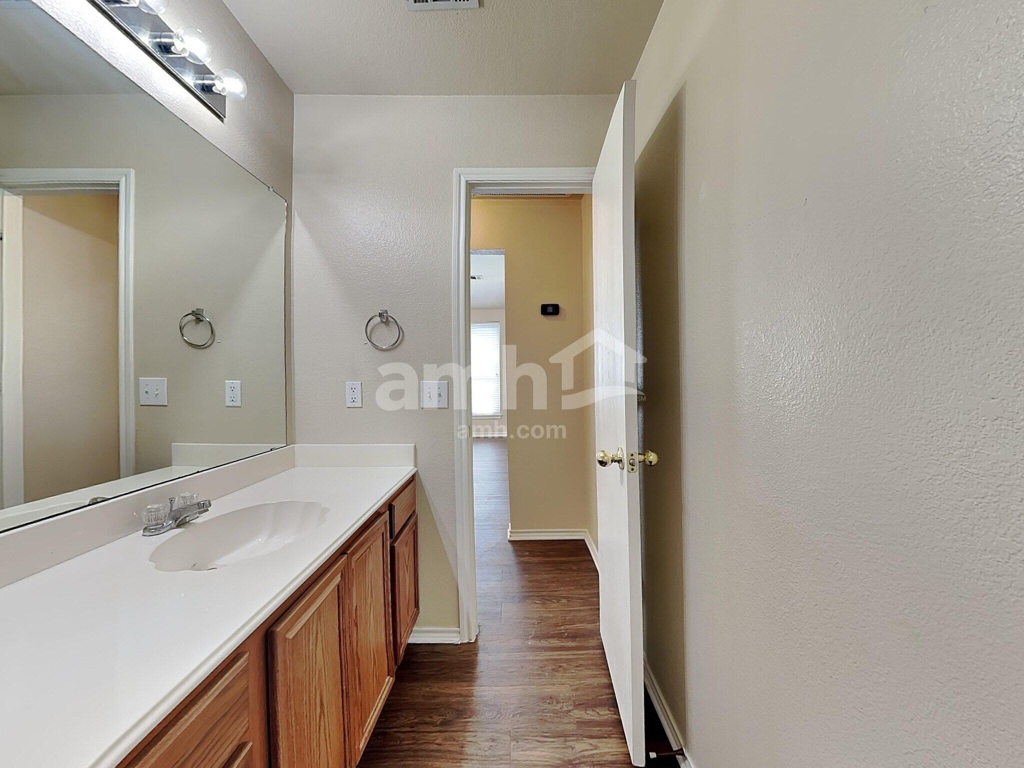 Building Photo - 702 Fleming St