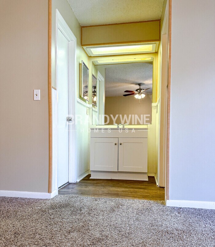 Building Photo - 10498 Arrowhead Dr