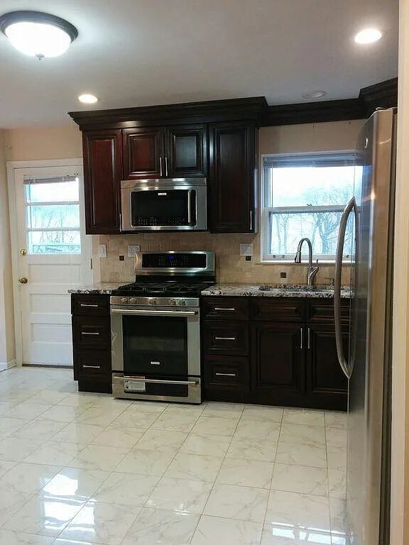 Building Photo - 312 Sunset Dr