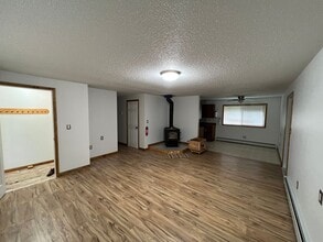 Building Photo - Century 21 Gold Rush- 3 bedroom, 1 bathroo...