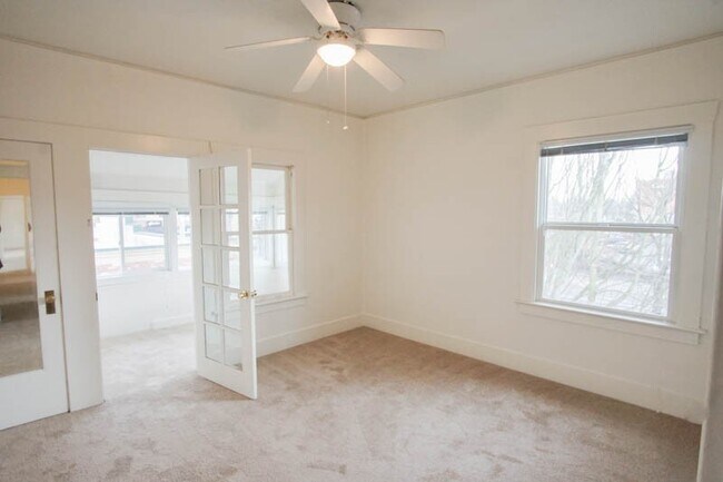 Building Photo - Lease this Beautiful Sullivan's Gulch Vint...