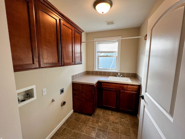 Building Photo - 1164 SW Sequoia Ln