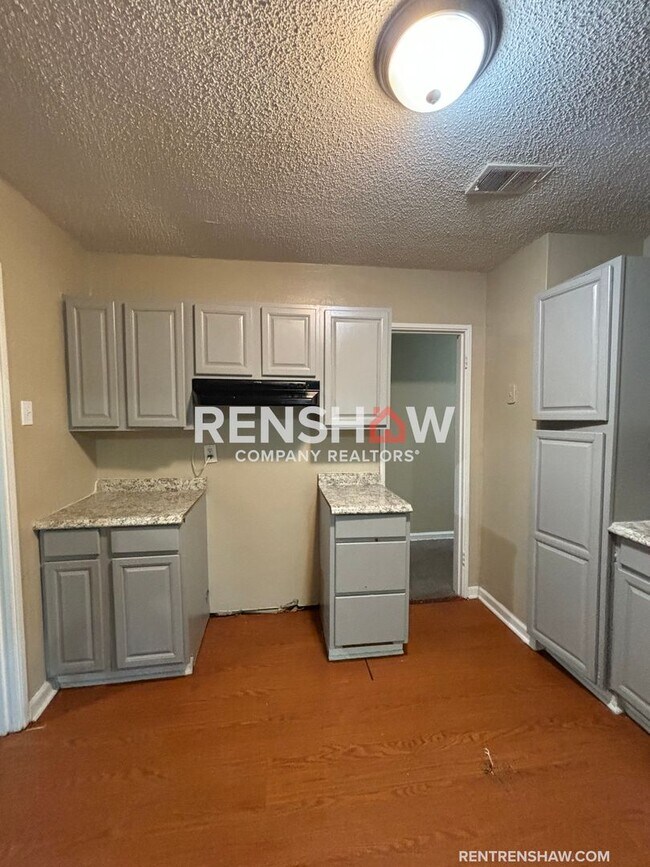 Building Photo - Text the Leasing Team at 901-820-4367 to s...