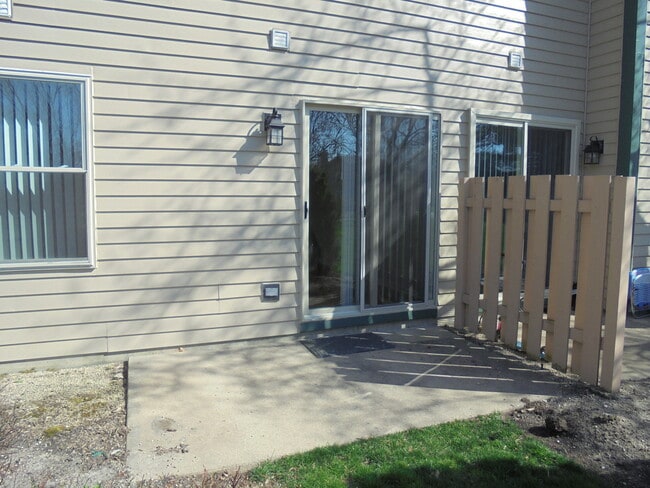 Building Photo - 938 Ridgefield Ln