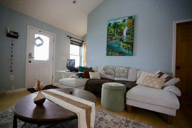 Building Photo - 14 Sterling Rd