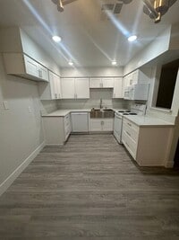 Building Photo - Beautifully Remodeled 1-Bedroom Condo in Desert Shores!