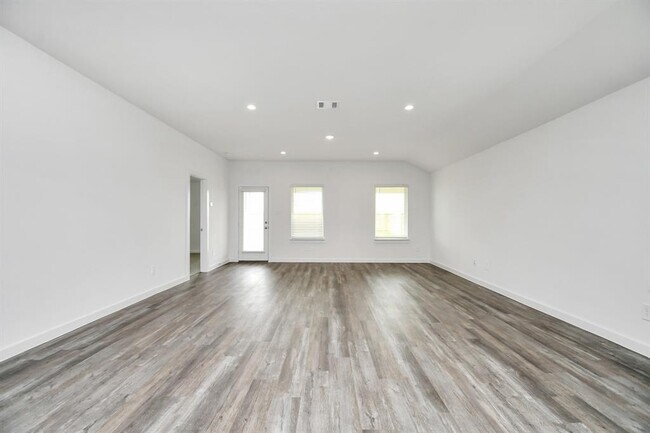 Building Photo - 8519 Swenson Ln