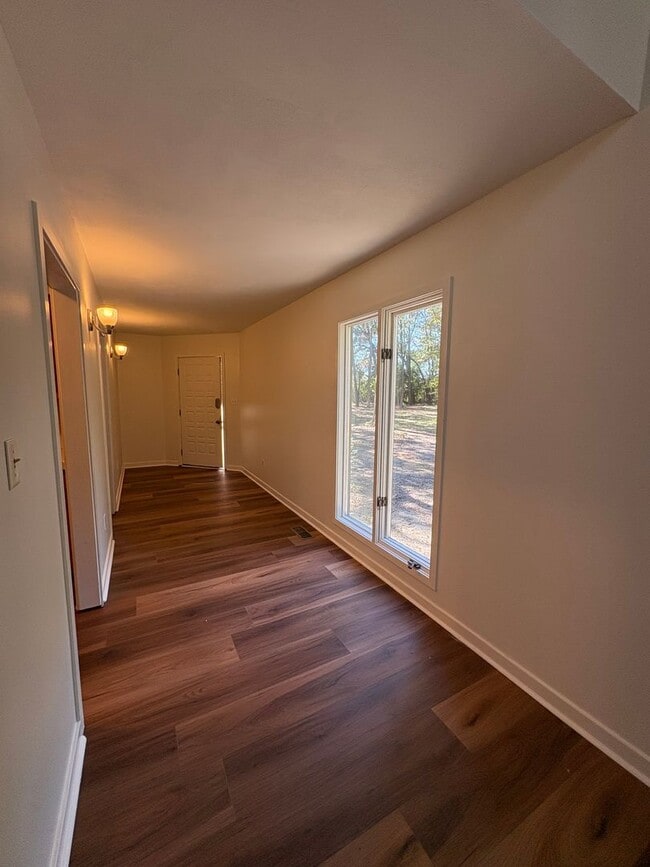 Building Photo - One-of-a-kind Home on 2.2 Acres – $1,700/m...