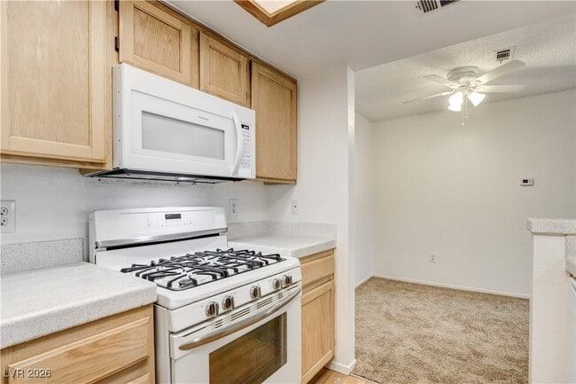 Building Photo - 7100 W Pirates Cove Rd