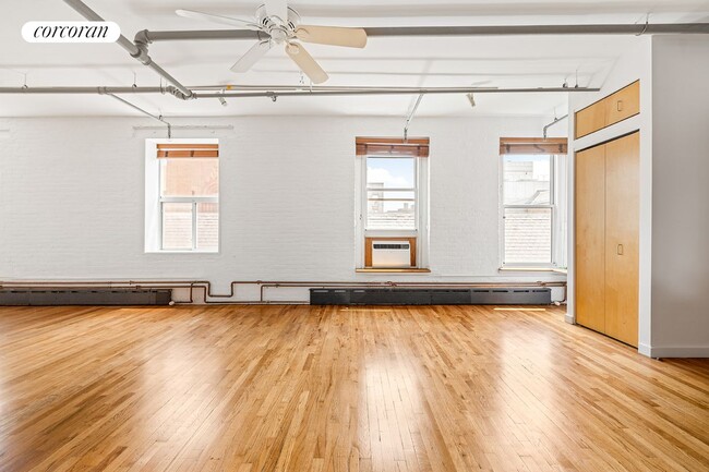 Building Photo - 405 E 13th St