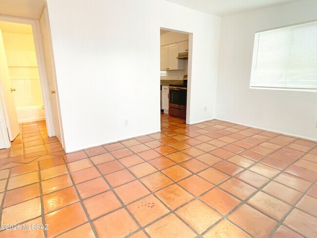 Building Photo - 1404 W Fresno St