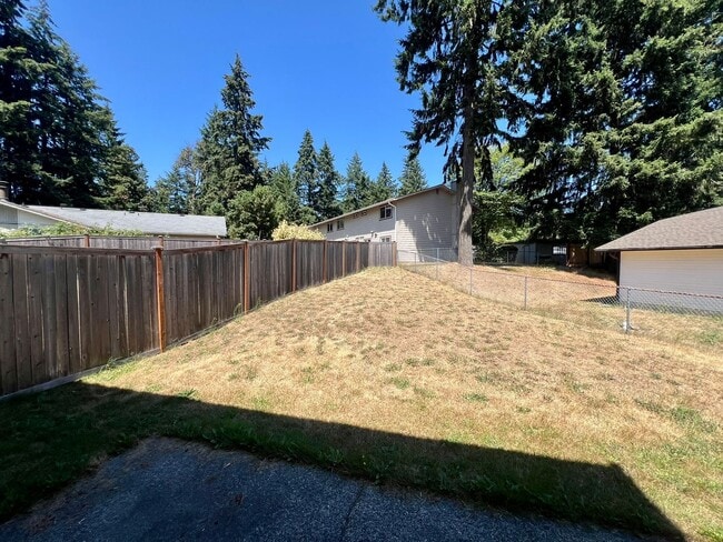Building Photo - 2 BD Hawks Prairie Duplex