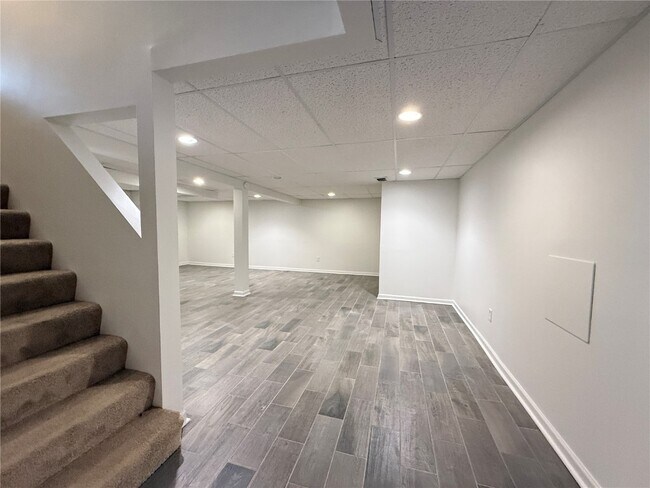 Building Photo - 1133 Westmoor Pl