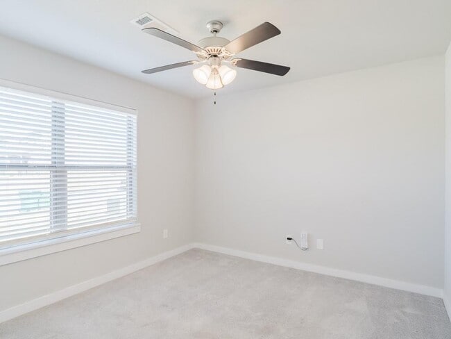 Building Photo - 1503 Purple Finch St
