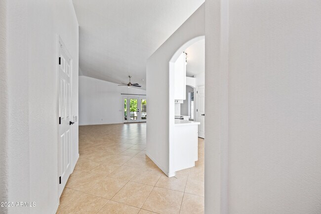 Building Photo - 2508 E Paraiso Dr