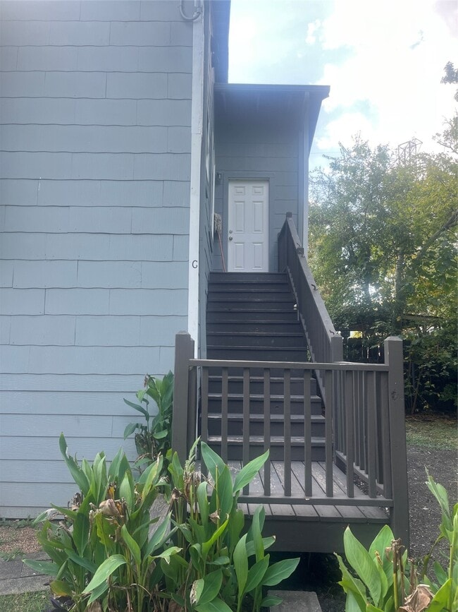Building Photo - 5404 Pease St
