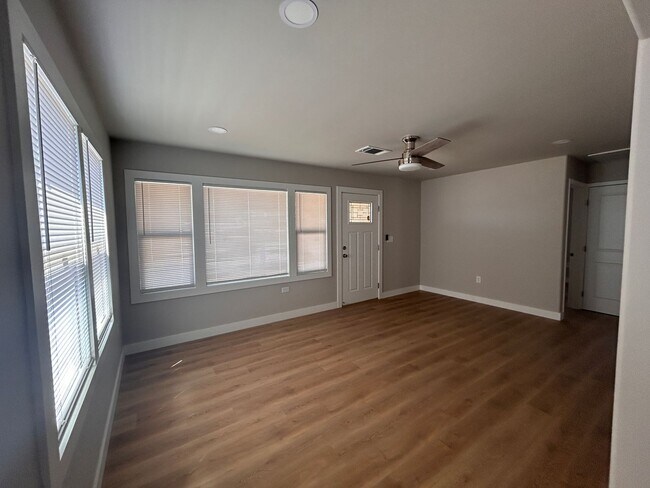 Building Photo - Spacious and remodeled country home close to town.