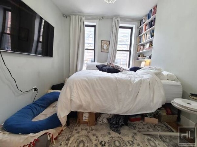 Building Photo - HALSEY STREET LARGE 3BR/Private Backyard/L...