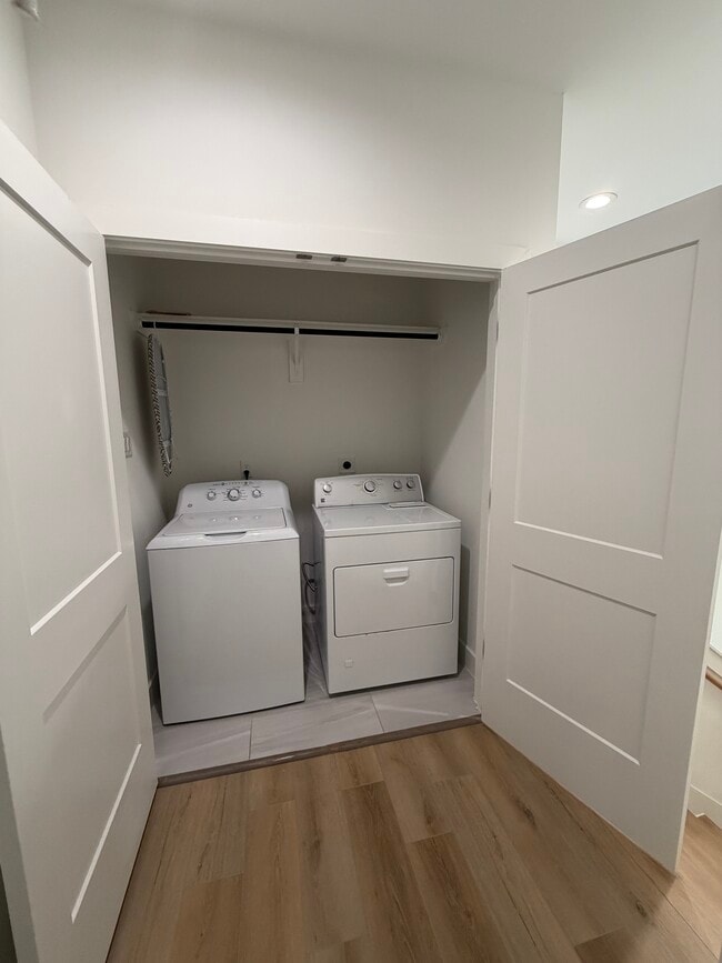 Building Photo - 3038 Live Oak St