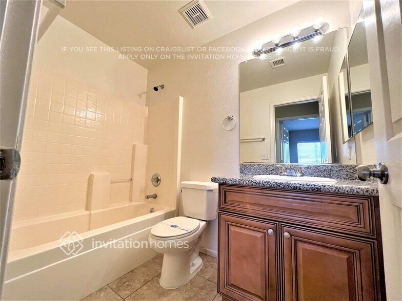 Building Photo - 1057 S Wildrose Cir