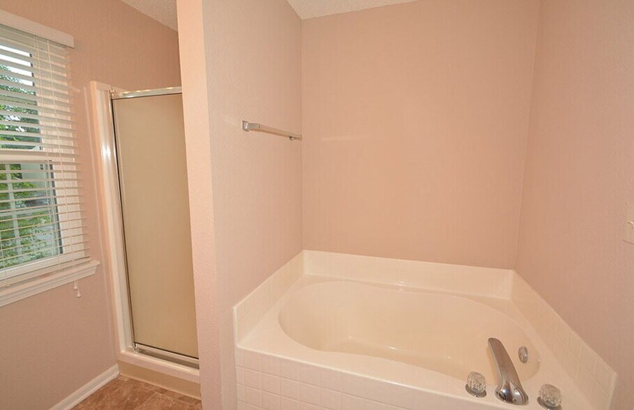 Building Photo - 3438 W 52nd St