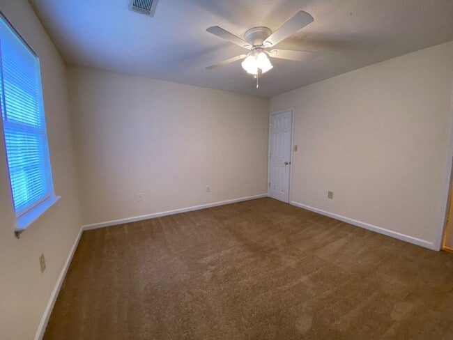 Building Photo - PRE-LEASING FOR AUGUST 7TH, 2026!