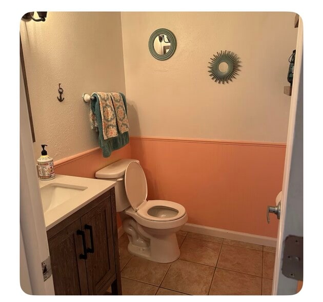 Half bath downstairs - 2771 Summerdale Dr