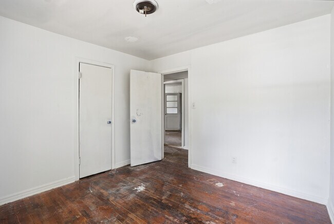 Building Photo - 7827 Rugby Ave