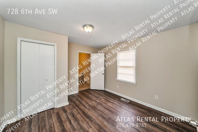 Building Photo - 728 6th Ave SW