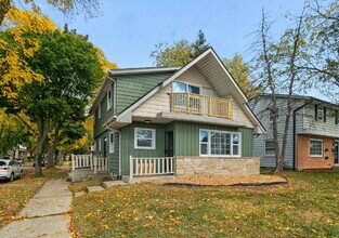 Building Photo - Big, Bold, and Beautiful Upper Unit!