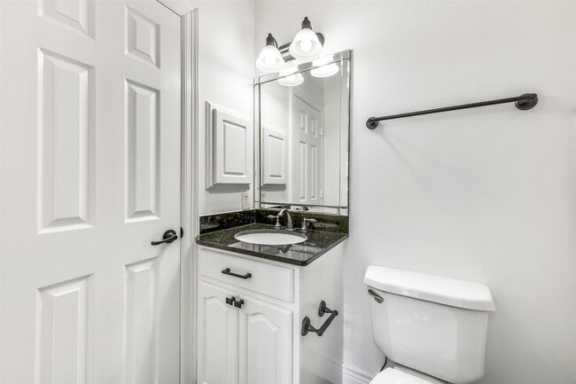 Building Photo - 1529 Rosewood St