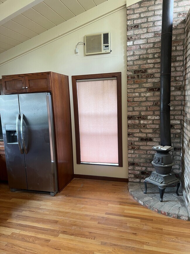 Building Photo - 356 Adams Way