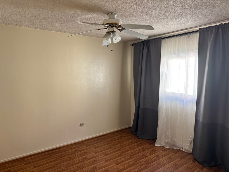 Building Photo - 1286 W 36th St
