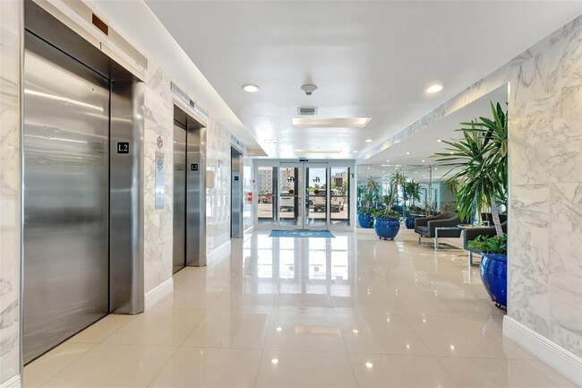 Building Photo - 1600 S Ocean Dr